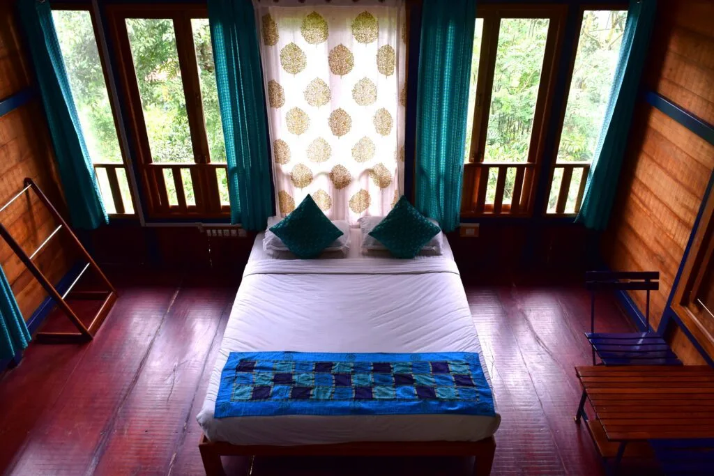 4. Room (Backdrop)
