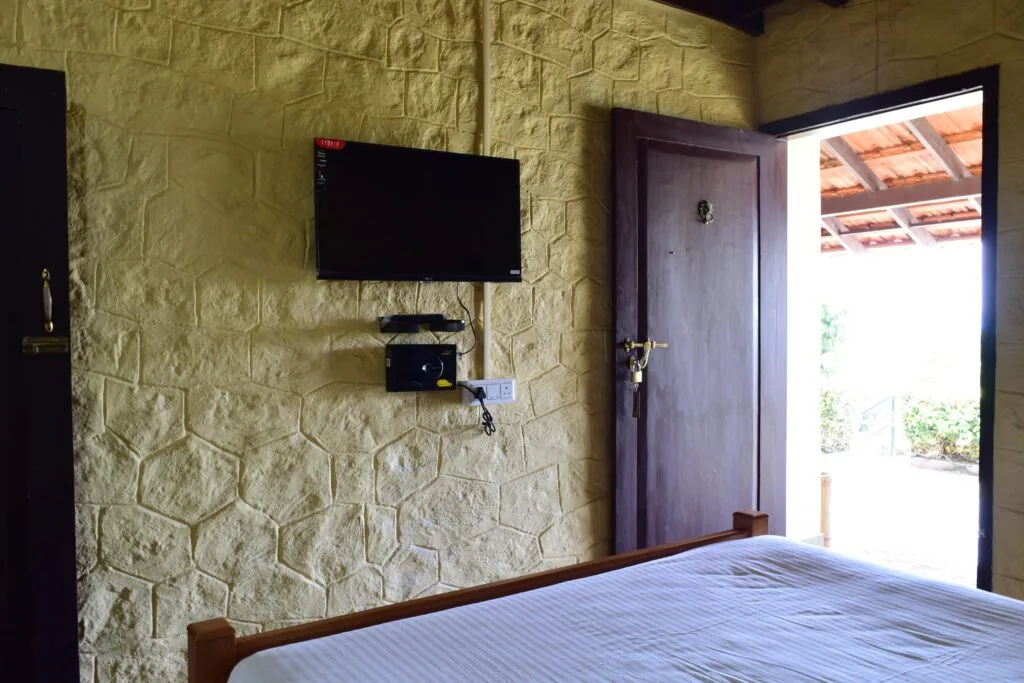 4. Room (TV)