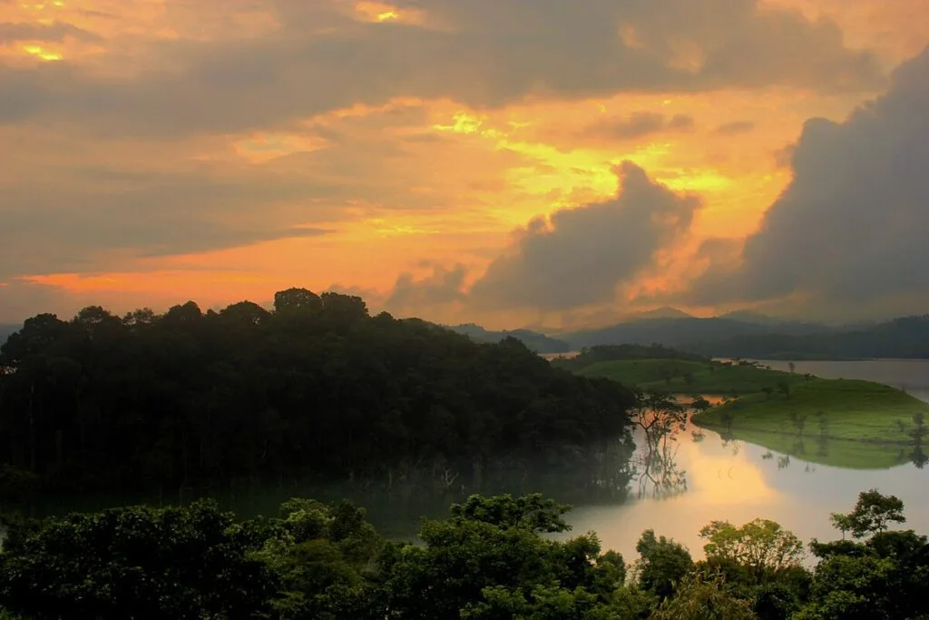 Morning_view_of_Banasura_Dam